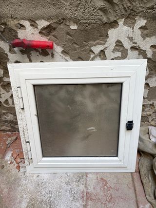 Ventana para baño PVC blanca 61x61