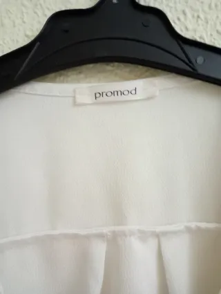 Blusa Promod blanca talla S con pedrería