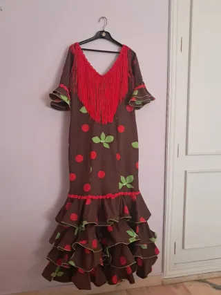Traje de flamenca marrón con estampado