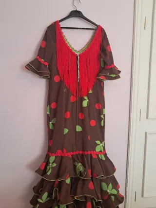 Traje de flamenca marrón con estampado