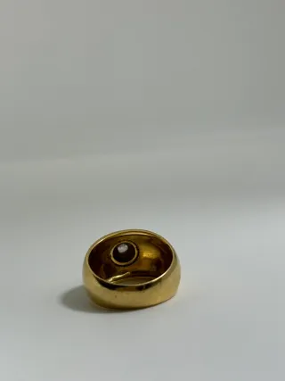 Anillo de oro con diamante central