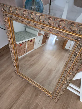 Espejo decorativo dorado y madera 102x80