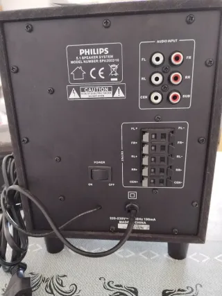 Philips Subwoofer y Altavoces Negros