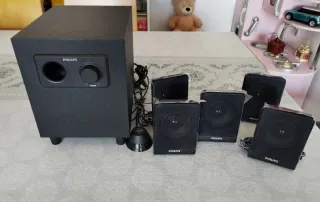 Philips Subwoofer y Altavoces Negros
