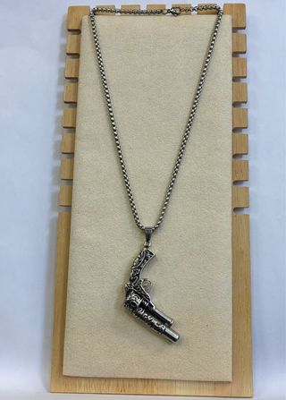Cadena con colgante de pistola