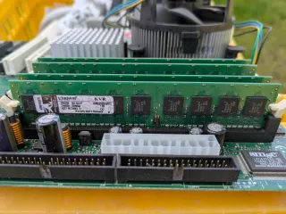 Intel SE7221BA1-E Server 4Gb DDR2 Pentium 4