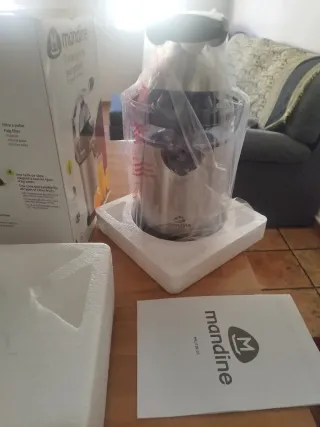 Exprimidor Mandine con asa