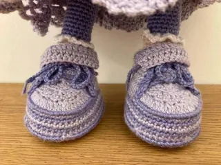 Bambola VIOLET amigurumi uncinetto a mano