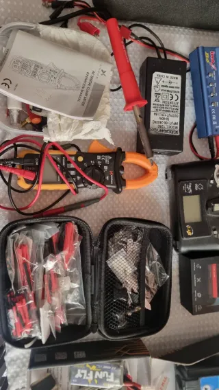 Attrezzatura Completa per Droni FPV