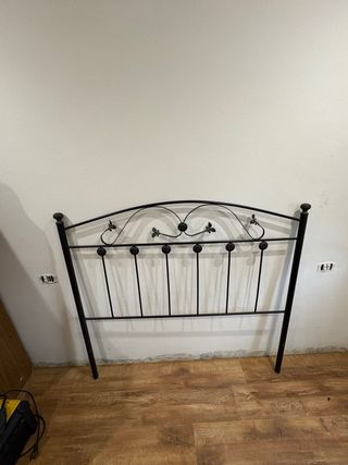 Cabecero de cama de metal negro