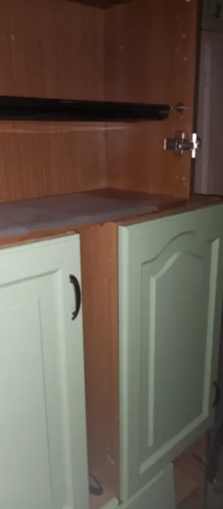 Muebles de cocina y varias cosas  Urge retirada.