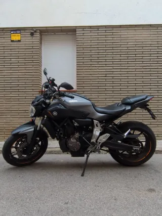 Yamaha MT-07 Gris