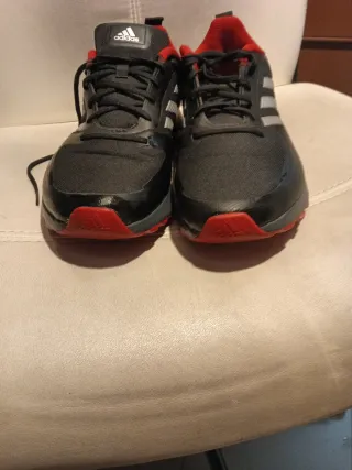 Zapatillas Adidas Negras y Rojas Talla 46