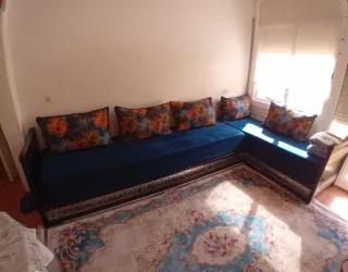 Salón marroquí azul y multicolor