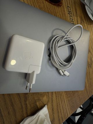 MacBook Pro M1 13” 8GB Muy buen estado + cargador