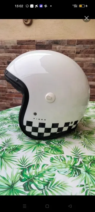 Casco de Moto Blanco con Diseño Cuadros