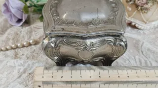 Joyero antiguo plateado con interior morado