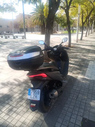 Kymco X-TOW 125 Scooter Negra