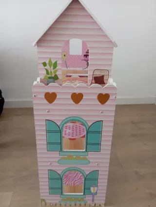 Casa de muñecas rosa