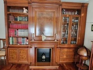 Mesa de comedor redonda de madera y cristal