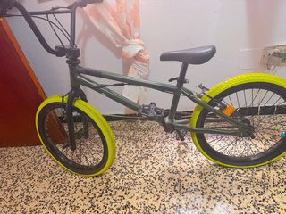 Bicicleta BMX verde talla media