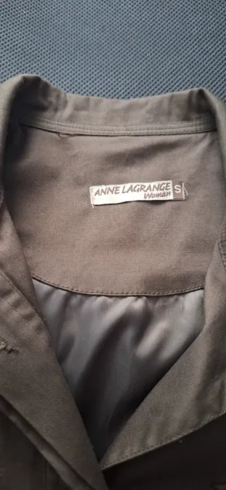 Chaqueta militar verde con cinturón