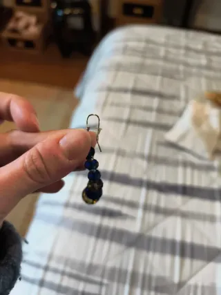 Pendientes largos de cristales azules y grises