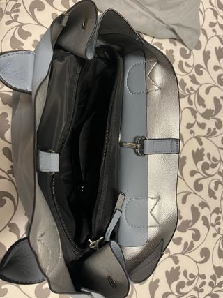 Bolso azul hielo de hombro. Con bolsa interior