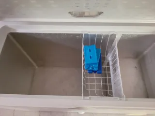 Congelador Horizontal Blanco marca Indesit.