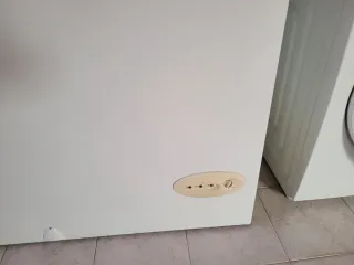 Congelador Horizontal Blanco marca Indesit.