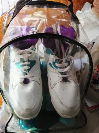 Patines blancos y turquesa