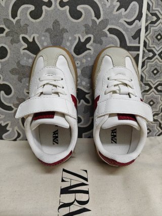 Zapatillas niño/a Zara Talla 23 cómo nuevas