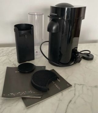 Cafetera Nespresso Vertuo Plus Negra