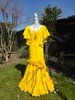 Traje de flamenca amarillo. 38/40