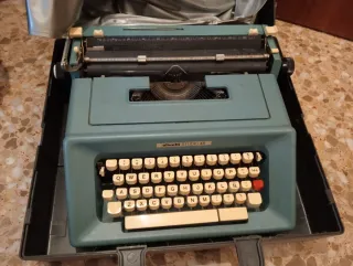 Máquina de escribir Olivetti Studio 46 vintage