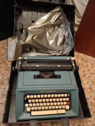 Máquina de escribir Olivetti Studio 46 vintage
