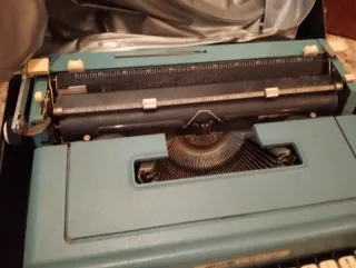 Máquina de escribir Olivetti Studio 46 vintage