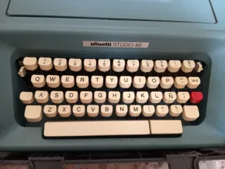Máquina de escribir Olivetti Studio 46 vintage