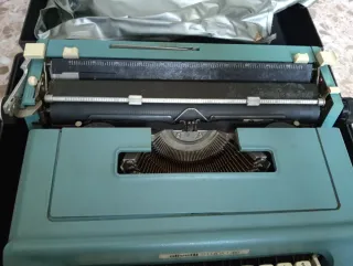 Máquina de escribir Olivetti Studio 46 vintage