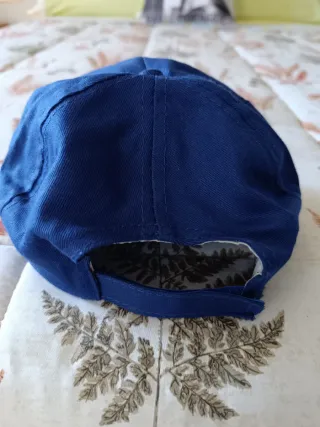 Gorra azul con bordado Sovena