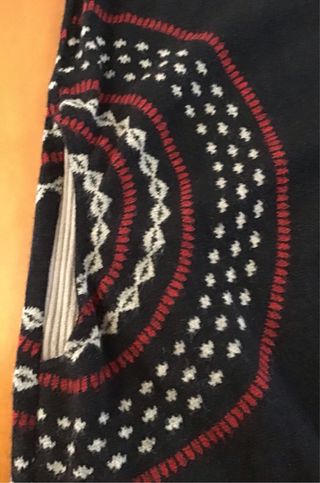 Abito nero maniche corte decorazioni etniche