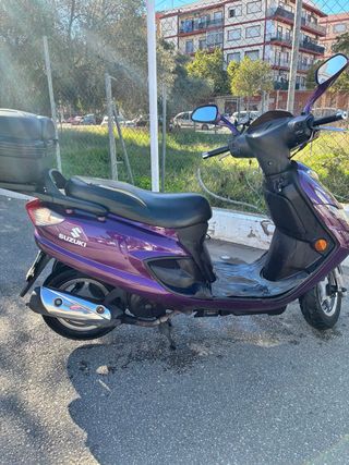 Suzuki Scooter Morado