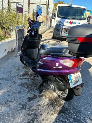 Suzuki Scooter Morado