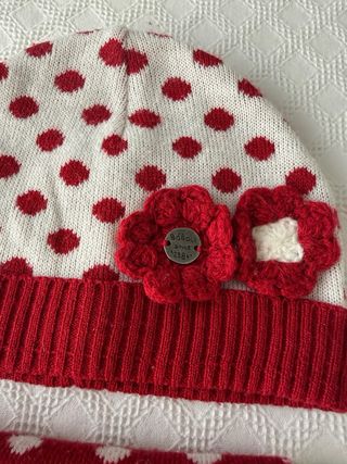 Consegna di cappelli e sciarpe per bambini 12-24 mesi