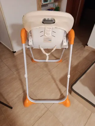 Trona infantil con diseño de jirafas