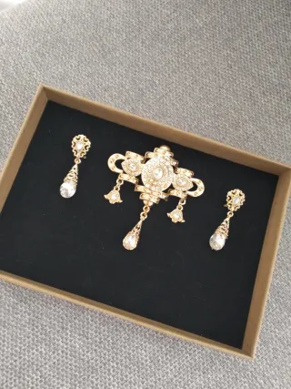 Aderezo y pendientes niña oro