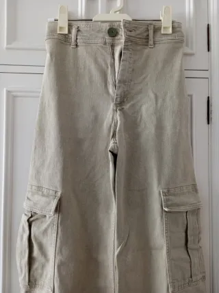 Pantalón cargo beige ancho