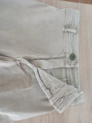Pantalón cargo beige ancho
