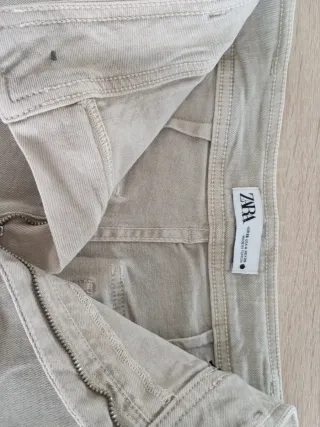 Pantalón cargo beige ancho