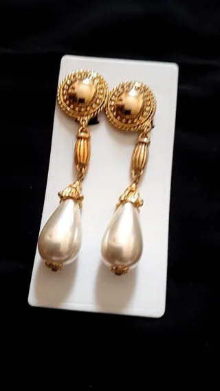 Pendientes dorados con perlas